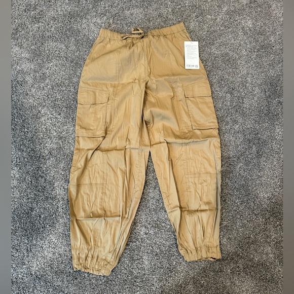 lululemon Lightweight Adjustable MR cargo pants - Picture 1 of 2
